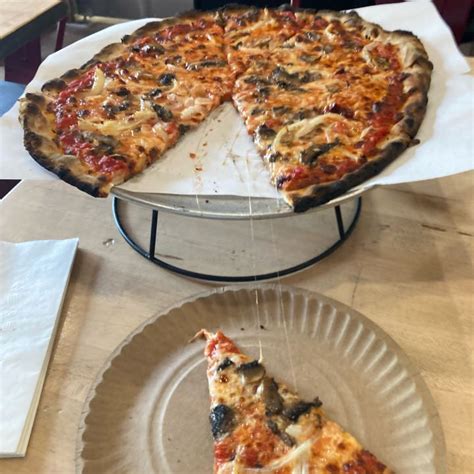 stoolpresidente's Pizza Review at Fuoco Apizza | One Bite