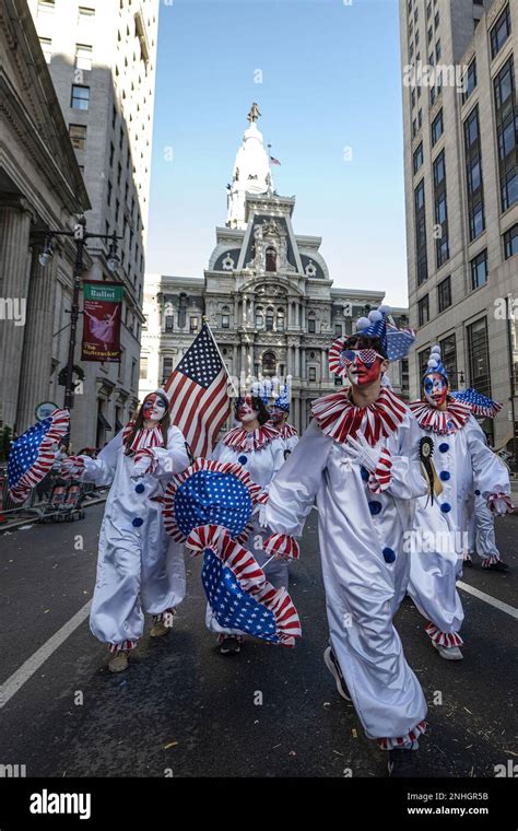 Philadelphia's Mummers comics Barrels Brigade strut in the 2023 parade ...