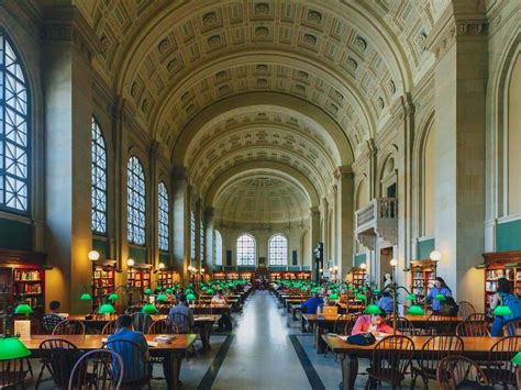 Explore the library of Harvard University - The most prestigious school in the world - Sagen