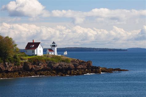 5 of the Best Camden Maine Lighthouse Tours - Camden Maine Stay