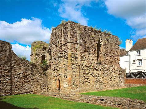 Monmouth Castle (Cadw) | VisitWales