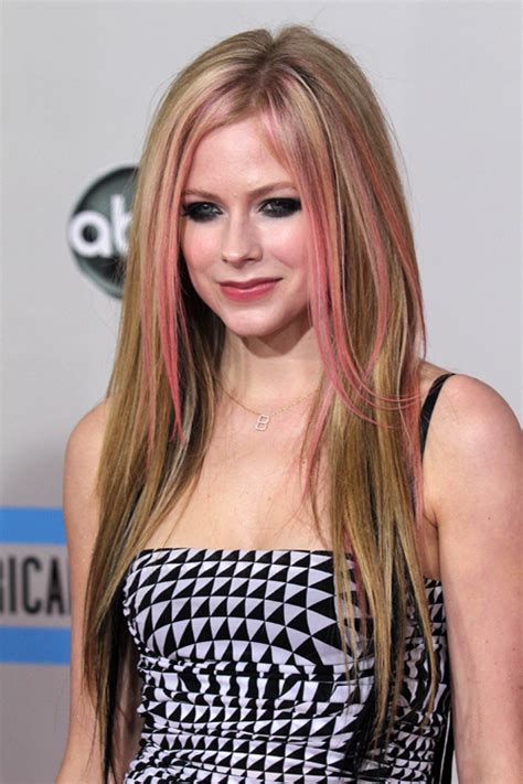 Avril Lavigne's Hairstyles & Hair Colors | Steal Her Style