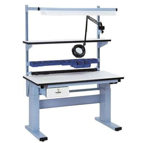 Laboratory Workbenches | Finding the Right Table for You