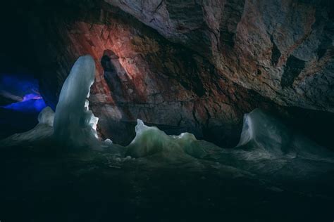 Dachstein Ice Cave near Hallstatt, Austria [OC] [5472x3648] : EarthPorn