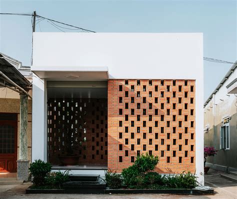 90odesign built this small house with brick walls as a shield of the ...