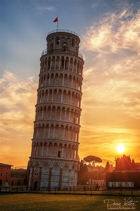 Leaning Tower of Pisa in the golden light by LinsenSchuss on DeviantArt