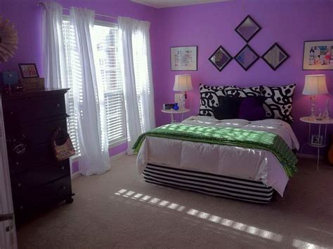 Purple luxurious bedroom wall paint color inspiration