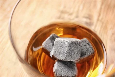 Guide to Using Whiskey Stones Instead of Ice | Any good? – Loving Whiskey