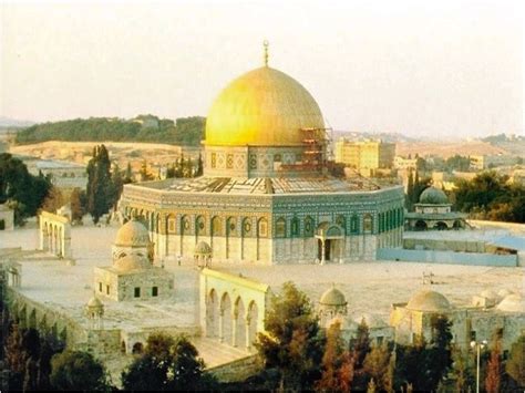 Al-Sakhra mosque ("The Dome Of The Rock"). Sebagian orang mengatakan ini adalah Masjid Khalifah ...