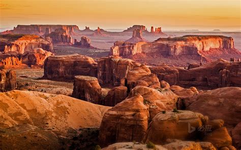 Monument Valley in Arizona and Utah-2017 Bing Desktop Wallpaper Preview | 10wallpaper.com