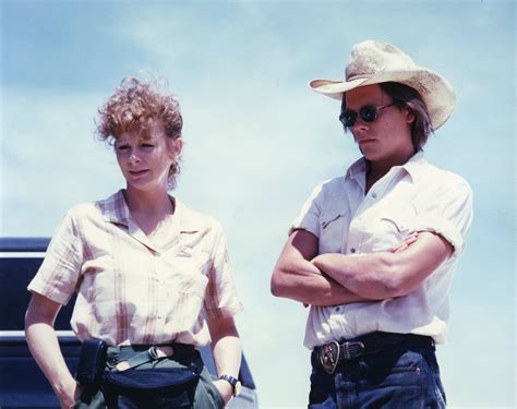 Reba Mcentire Tremors / Tremors 1990 / Reba mcentire tremors,,,,burt ...