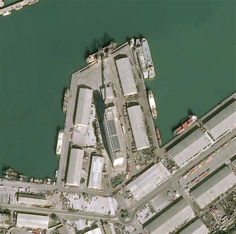 Beirut port before and after the explosion. - Maps on the Web