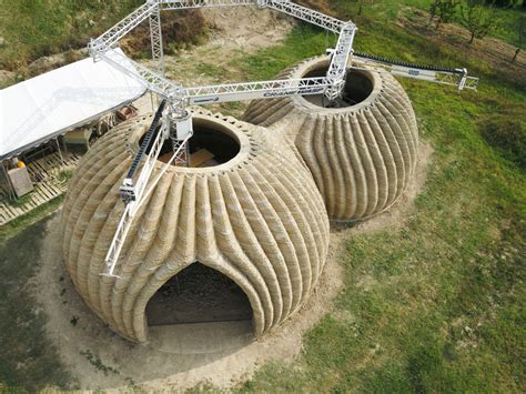 Round Houses of Raw Earth: 3D Printing Sustainable Homes in 200 Hours | ArchDaily