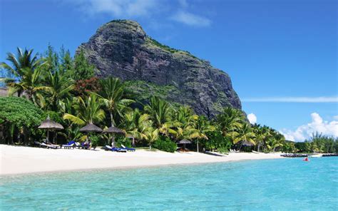Le Morne Beach / Mauritius // World Beach Guide
