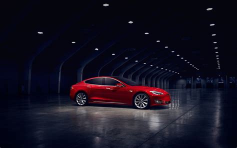 Tesla Model S in red · free photo