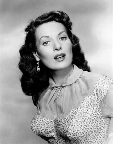 Maureen O'Hara Dead: Star of 'Miracle on 34th Street' Died at 95 | Celeb Dirty Laundry