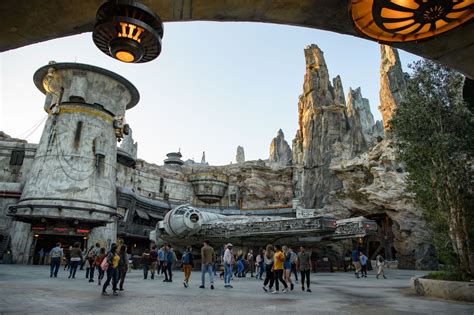 Disney offers glimpse inside new Star Wars theme park attraction | BT