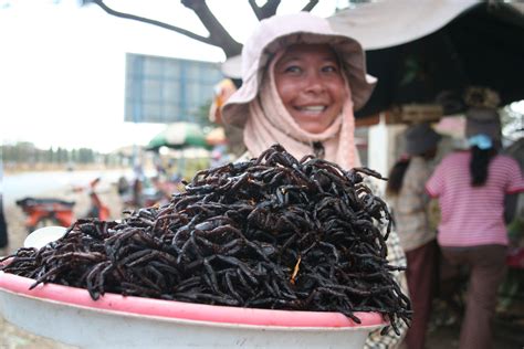 File:Fried spiders Skuon Cambodia.jpg