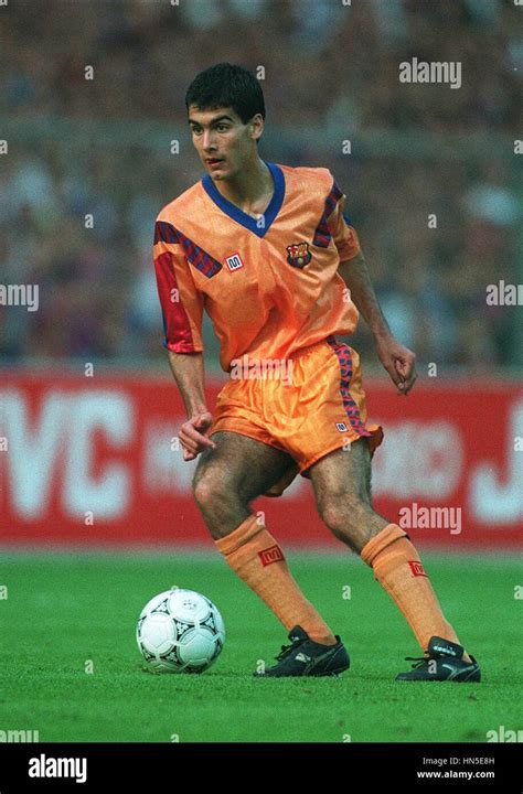 Pep guardiola barcelona 1992 hi-res stock photography and images - Alamy