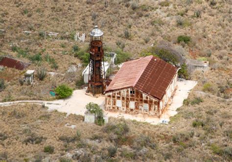 Isla de Mona Lighthouse, Puerto Rico at Lighthousefriends.com