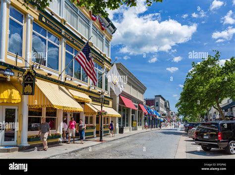 Thames Street in downtown Newport, Rhode Island, USA Stock Photo - Alamy