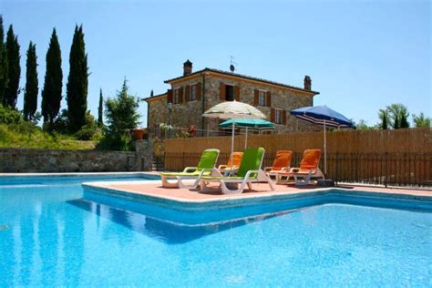 Villas with pools in Tuscany from $70 | HomeToGo