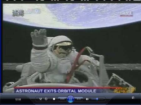 Chinese taikonaut debuts spacewalk - People's Daily Online