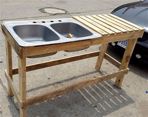 Pallet Outdoor Sink Unit - 30 Pallet Projects That Will Make You Fall ...