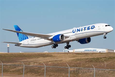 The first 78X in the new United livery departs Fort Worth Meacham ...