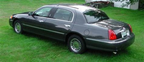 Buy used 2002 Lincoln Town Car Cartier L Sedan 4-Door 4.6L in Haverhill ...