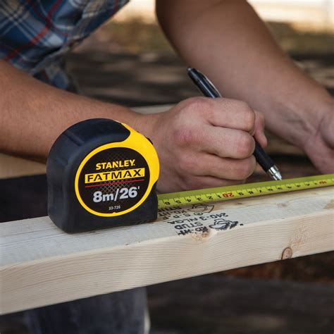 8m/26 ft. FATMAX® Classic Tape Measure - 33-726 | STANLEY Tools