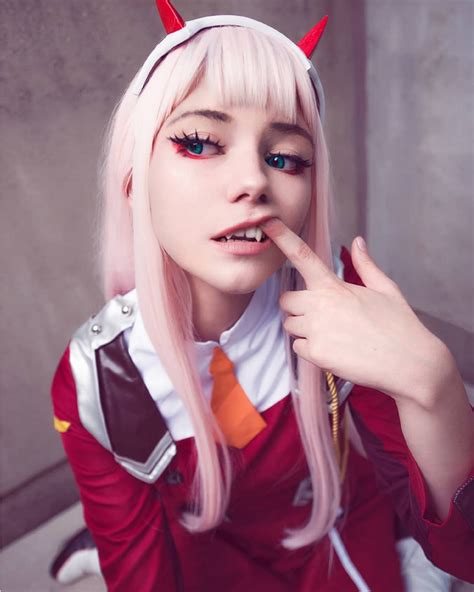 Amazing Zero Two cosplay (credit to @_rooboo Instagram) : r/DarlingInTheFranxx