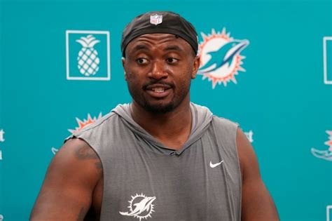 Dolphins' Austin Jackson accepts right tackle challenge