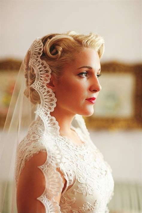 36 Beautiful Hairstyles To Rock With Veils - Weddingomania