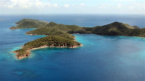 The History of Norman Island—a Real Pirate Island in the BVI | Sunsail