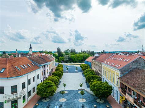 Reconstrucción de las plazas centrales de Koprivnica / NFO | ArchDaily ...