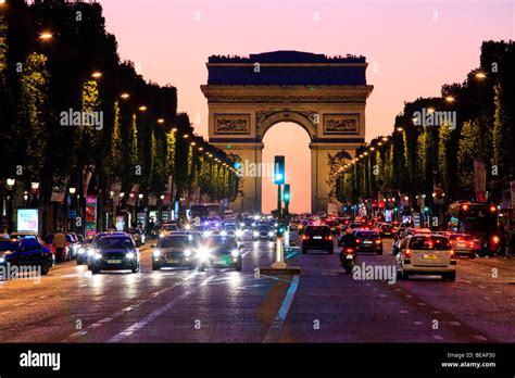 Champs Élysées Paris Sehenswürdigkeiten / 7 Days, 7 Romantic Places in ...