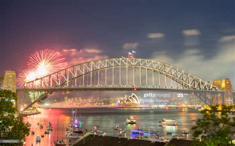 Sydney 2016 New Year Eve Fireworks Show at the Harbour Bridge | New ...