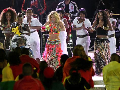 Shakira sings Waka Waka During the World Cup Closing Ceremonies ...