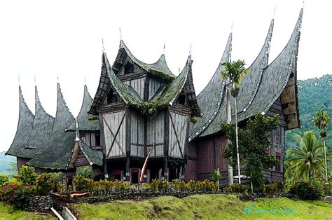 tHomBloG: rumah adat minangkabau