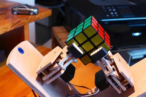 Rubik's cube Robot solver Rubik's Cube Solver, Diy Cnc, Arduino ...