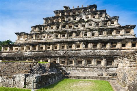 pyramid of the niches, el tajin, veracruz, mexico - Atterrir.com