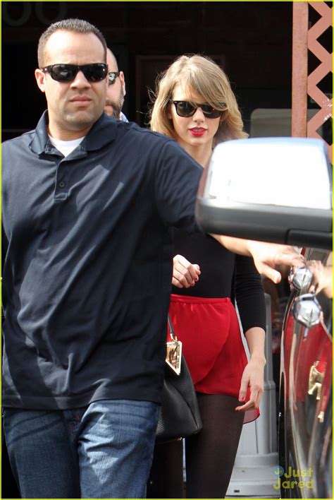 Full Sized Photo of taylor swift needs multiple bodyguards for dance class exit 15 | Taylor ...