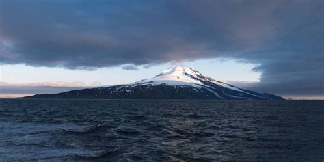 Beerenberg, Jan Mayen. Norways only still active volcano : r/europe