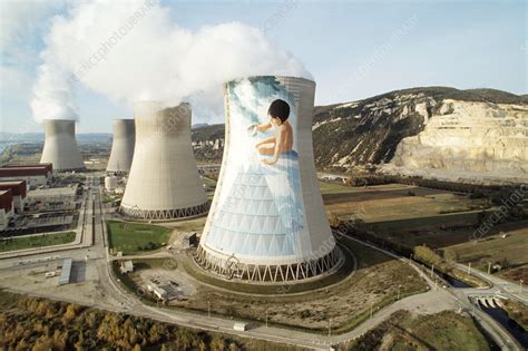 Nuclear power station cooling towers - Stock Image - T170/0521 - Science Photo Library