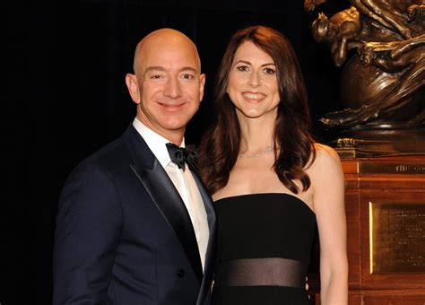 Jeff and MacKenzie Bezos plan to divorce after 25 years of marriage – GeekWire