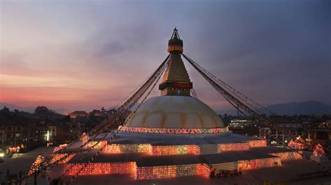 Boudhanath Stupa - Take a stroll around Boudhanath buzzing with energy