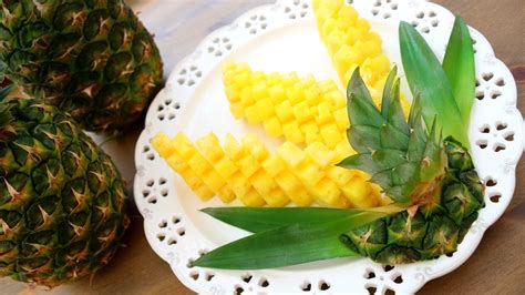 ItalyPaul - Art In Fruit & Vegetable Carving Lessons: Art In Pineapple Garnish | Fruit Carving ...