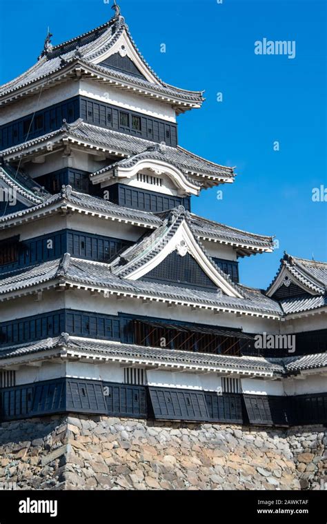 Matsumoto Castle in winter with beautiful snow-covered Northern Alps ...