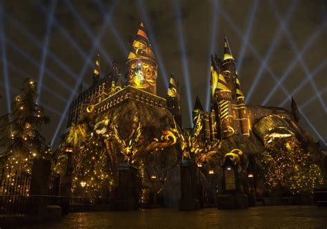 The Nighttime Lights At Hogwarts Castle Coming To Universal Studios ...